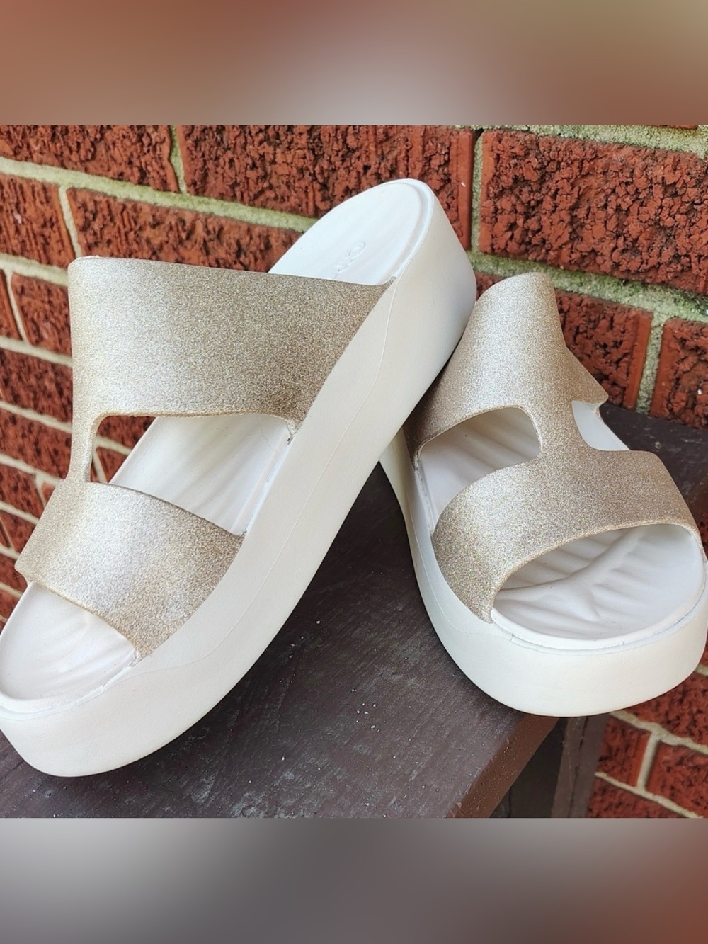 CROCS SZ 9 GETAWAY PLATFORM GLITTER H STRAP SANDALS SLIDES NWOT